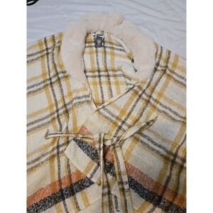 Vince Camuto Plaid Faux Fur Collar Shawl Poncho One Size Fits All Fur Excellant